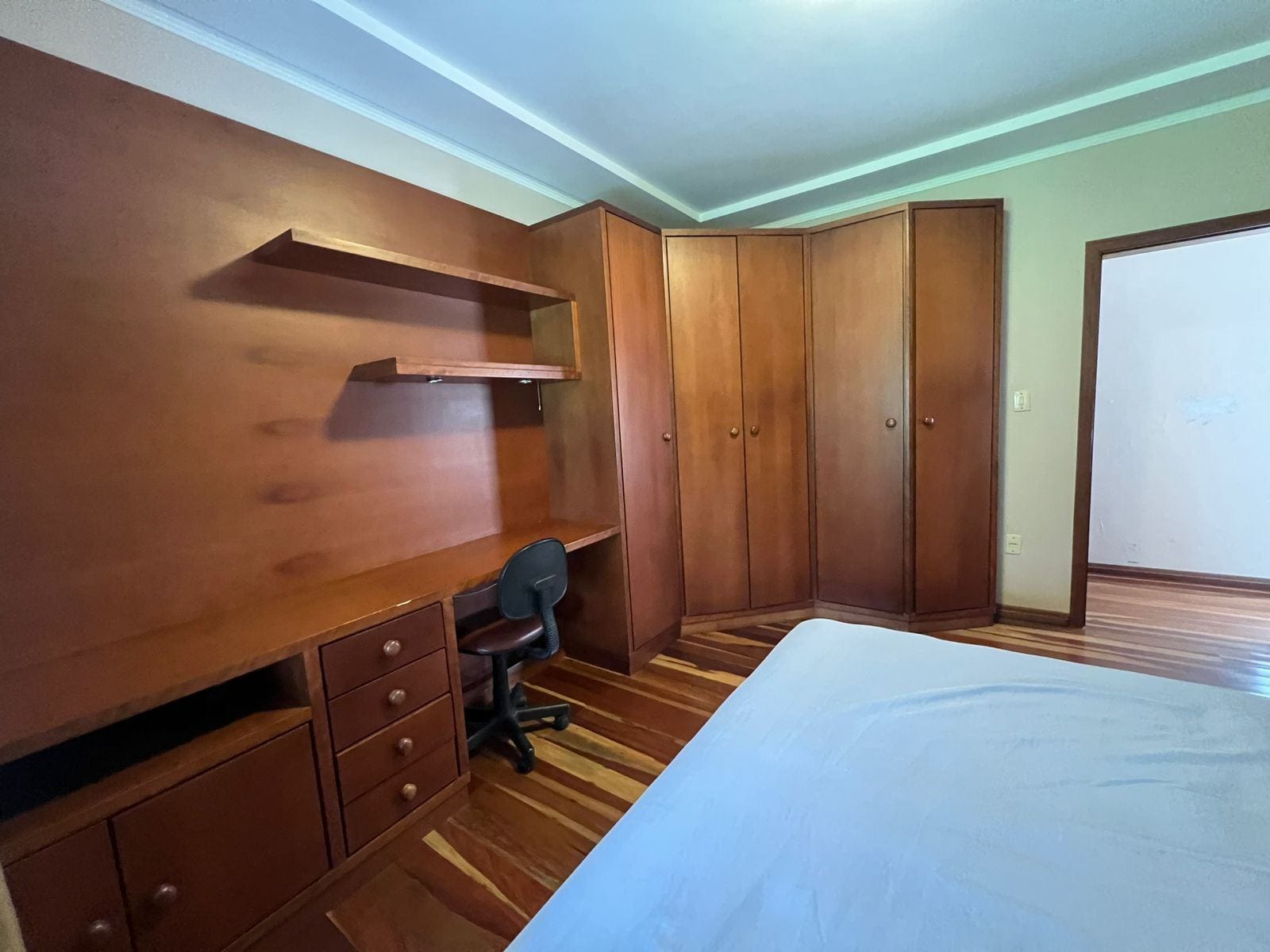 Sítio à venda na Av. Vinte e Cinco de Julho - 19 hectares de área total, casa com 4 quartos (sendo 1 suíte), lareira e espaço gourmet com churrasqueira. - 16