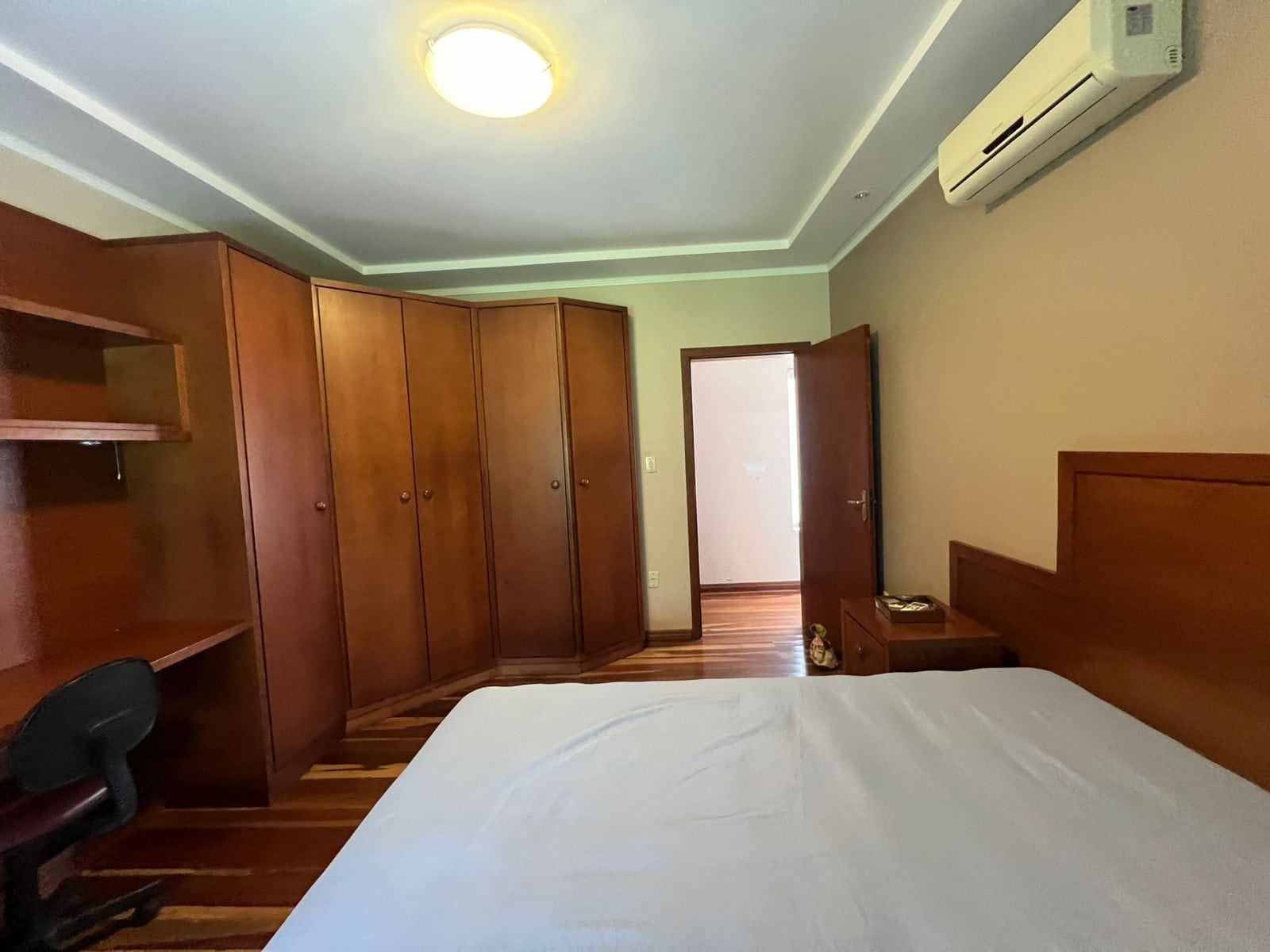 Sítio à venda na Av. Vinte e Cinco de Julho - 19 hectares de área total, casa com 4 quartos (sendo 1 suíte), lareira e espaço gourmet com churrasqueira. - 15