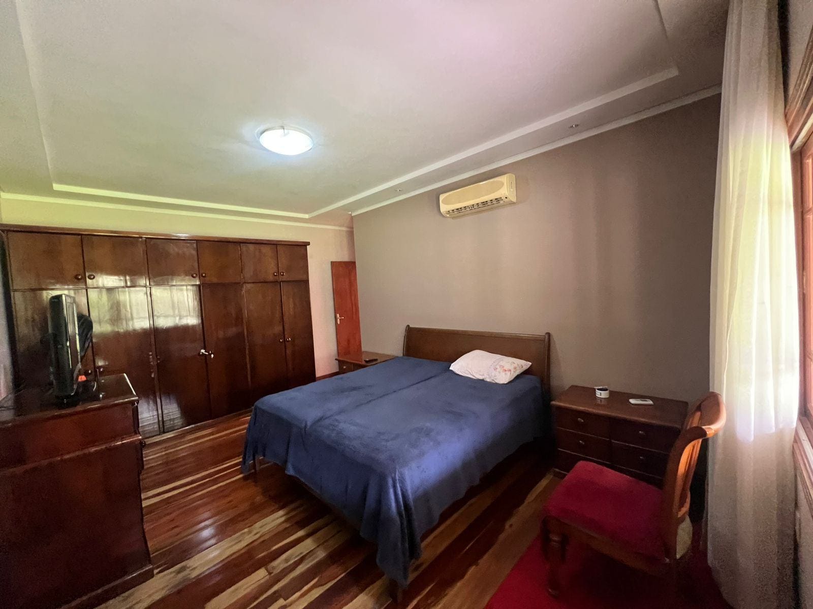Sítio à venda na Av. Vinte e Cinco de Julho - 19 hectares de área total, casa com 4 quartos (sendo 1 suíte), lareira e espaço gourmet com churrasqueira. - 18