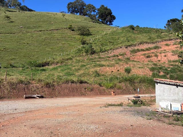 Sítio com 25000m² 2 quartos e 1 banheiro, à venda, no bairro Jardim em Extrema
