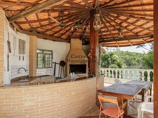Sítio com 351m² 6 quartos e 4 banheiros, à venda, no bairro Chácaras Condomínio Recanto Pássaros II em Jacareí