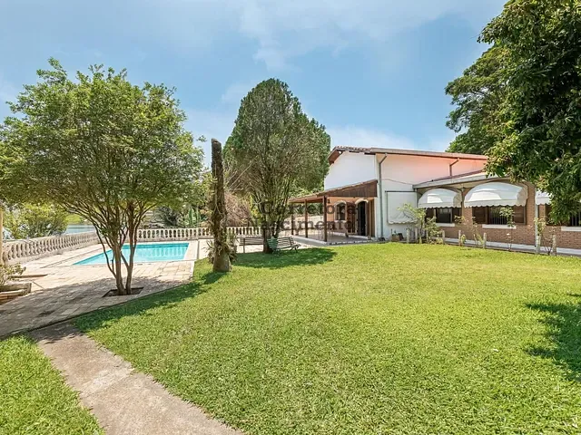 Sítio com 351m² 6 quartos e 4 banheiros, à venda, no bairro Chácaras Condomínio Recanto Pássaros II em Jacareí