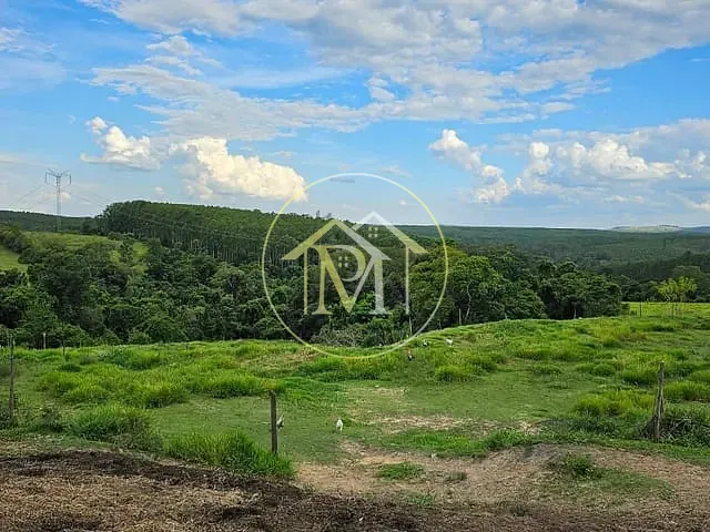 Sítio com 48400m² 3 quartos e 1 banheiro, à venda, no bairro Jardim Tatiana em Sorocaba