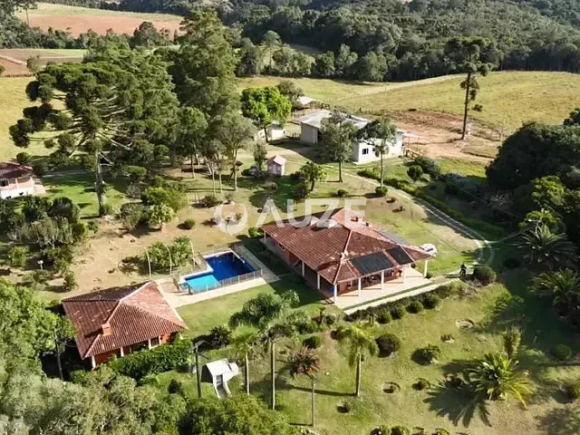 Sítio com 182m² 3 quartos e 3 banheiros, à venda, no bairro Colônia Murici em São José Dos Pinhais