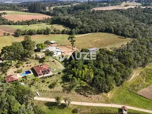 Sítio com 182m² 3 quartos e 3 banheiros, à venda, no bairro Colônia Murici em São José Dos Pinhais