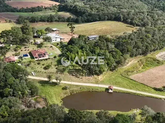 Sítio com 182m² 3 quartos e 3 banheiros, à venda, no bairro Colônia Murici em São José Dos Pinhais