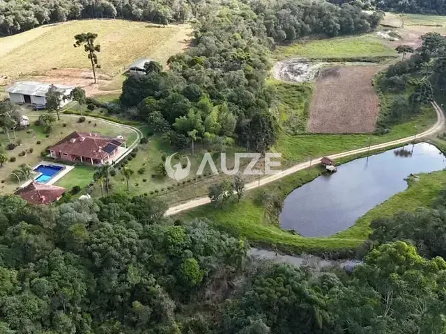 Sítio com 182m² 3 quartos e 3 banheiros, à venda, no bairro Colônia Murici em São José Dos Pinhais