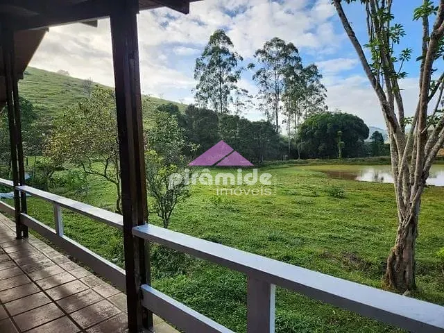 Sítio com 130000m² 5 quartos e 3 banheiros, à venda, no bairro Vila Industrial em São José dos Campos