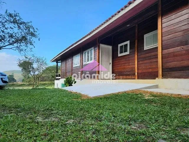 Sítio com 130000m² 5 quartos e 3 banheiros, à venda, no bairro Vila Industrial em São José dos Campos