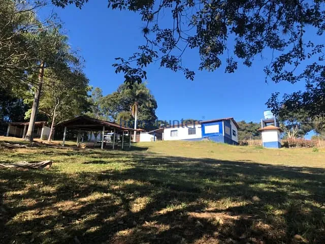 Sítio com 40000m² 3 quartos e 5 banheiros, à venda, no bairro Zona Rural em Caldas