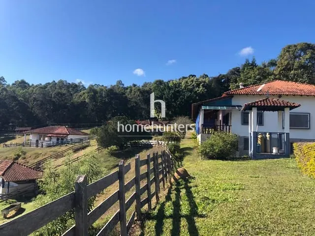 Sítio com 40000m² 3 quartos e 5 banheiros, à venda, no bairro Zona Rural em Caldas