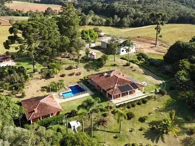 Sítio com 182m² 3 quartos e 3 banheiros, à venda, no bairro Colônia Murici em São José Dos Pinhais