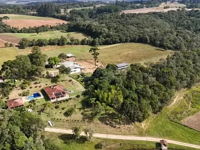 Sítio com 182m² 3 quartos e 3 banheiros, à venda, no bairro Colônia Murici em São José Dos Pinhais