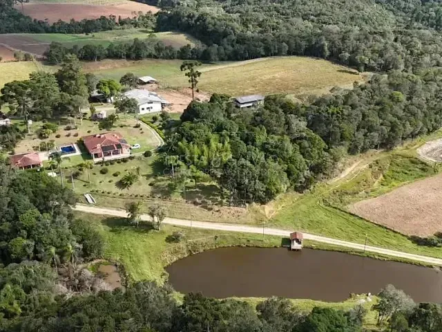 Sítio com 182m² 3 quartos e 3 banheiros, à venda, no bairro Colônia Murici em São José Dos Pinhais