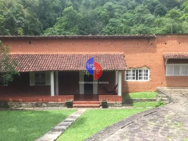 Sítio com 6000m² 6 quartos e 2 banheiros, à venda, no bairro Corujas em Guapimirim