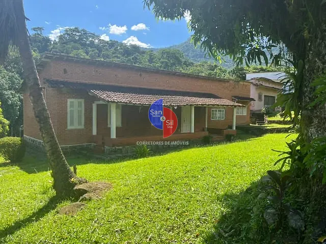 Sítio com 6000m² 6 quartos e 2 banheiros, à venda, no bairro Corujas em Guapimirim