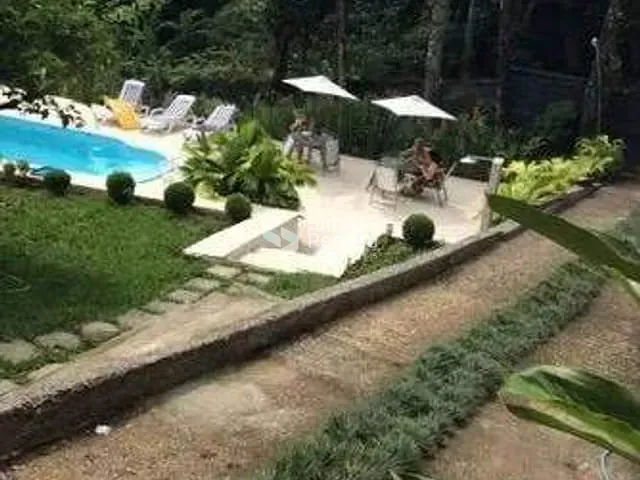 Sítio com 8000m² 2 quartos e 3 banheiros, à venda, no bairro Pedro do Rio em Petrópolis
