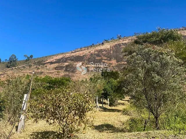 Sítio com 65949m² 2 quartos e 2 banheiros, à venda, no bairro Araras em Petrópolis