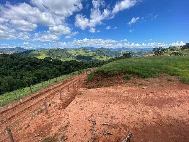 Sítio com 471000m² 3 quartos e 2 banheiros, à venda, no bairro Capoerinha em Maria da Fé