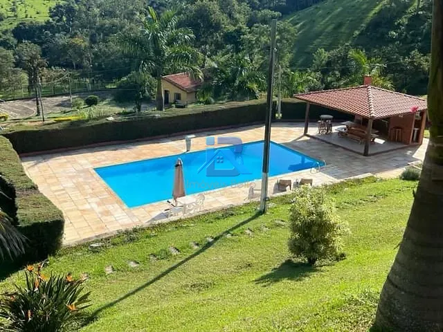 Sítio com 47000m² 3 quartos e 1 banheiro, à venda ou para alugar, no bairro Centro em Pinhalzinho