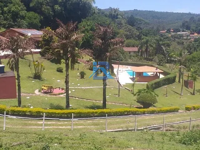 Sítio com 47000m² 3 quartos e 1 banheiro, à venda ou para alugar, no bairro Centro em Pinhalzinho