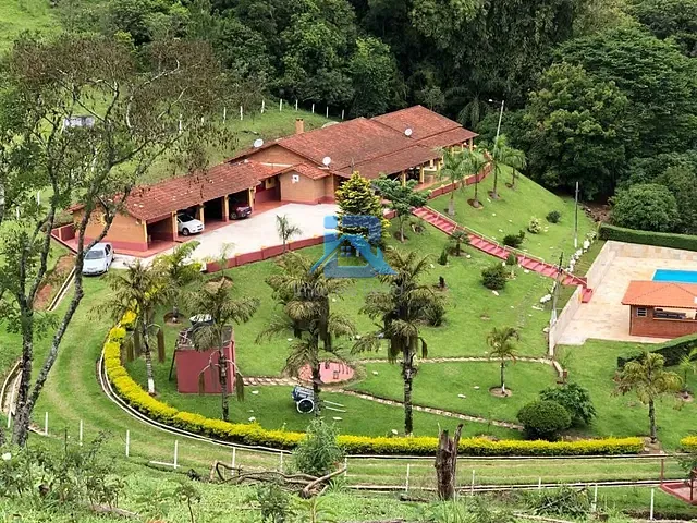 Sítio com 47000m² 3 quartos e 1 banheiro, à venda ou para alugar, no bairro Centro em Pinhalzinho