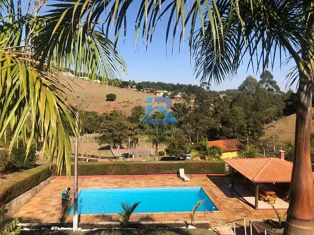 Sítio com 47000m² 3 quartos e 1 banheiro, à venda ou para alugar, no bairro Centro em Pinhalzinho
