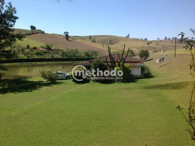 Sítio com 104000m² 3 quartos e 4 banheiros, à venda, no bairro Santana em Bragança Paulista
