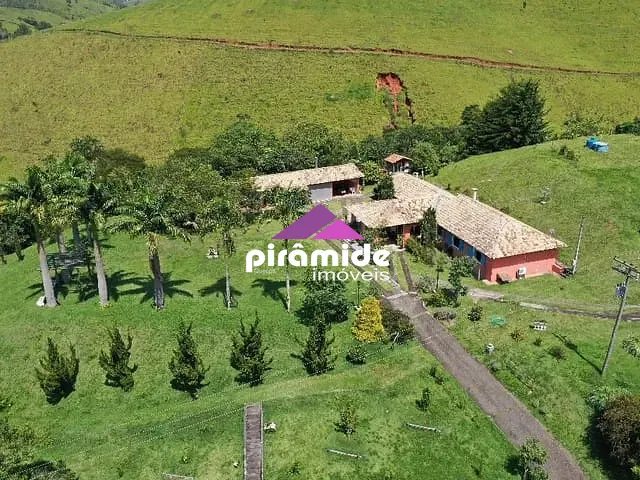 Sítio com 38000m² 4 quartos e 6 banheiros, à venda, no bairro Borda Do Campo em Cunha