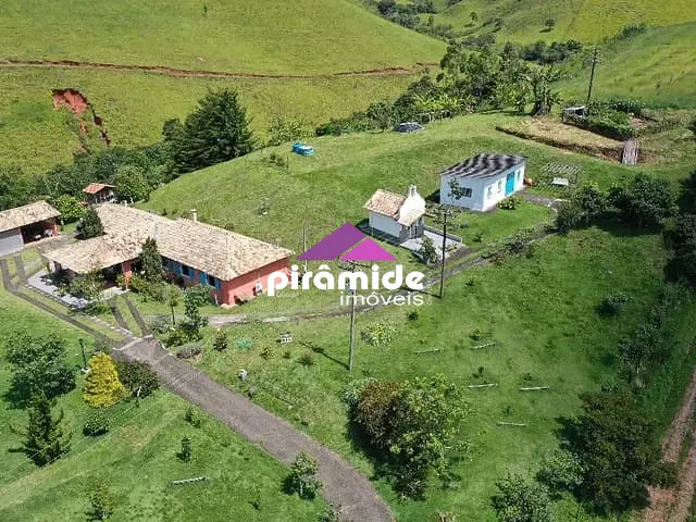 Sítio com 38000m² 4 quartos e 6 banheiros, à venda, no bairro Borda Do Campo em Cunha