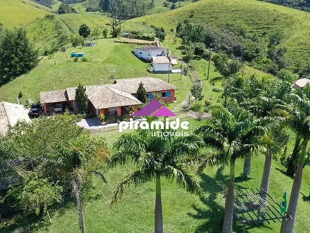 Sítio com 38000m² 4 quartos e 6 banheiros, à venda, no bairro Borda Do Campo em Cunha