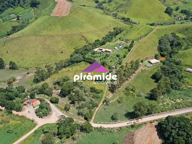 Sítio com 38000m² 4 quartos e 6 banheiros, à venda, no bairro Borda Do Campo em Cunha