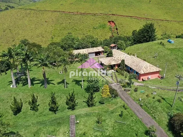 Sítio com 38000m² 4 quartos e 6 banheiros, à venda, no bairro Borda Do Campo em Cunha