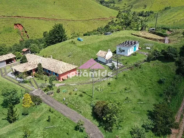 Sítio com 38000m² 4 quartos e 6 banheiros, à venda, no bairro Borda Do Campo em Cunha