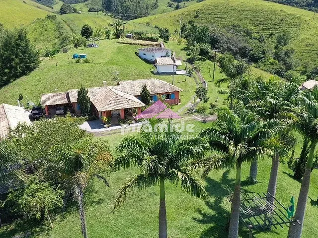 Sítio com 38000m² 4 quartos e 6 banheiros, à venda, no bairro Borda Do Campo em Cunha