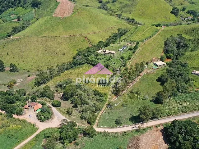 Sítio com 38000m² 4 quartos e 6 banheiros, à venda, no bairro Borda Do Campo em Cunha