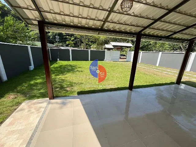 Sítio com 900m² 2 quartos e 2 banheiros, à venda, no bairro Baía Branca (Praia de Mauá) em Magé