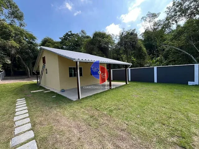 Sítio com 900m² 2 quartos e 2 banheiros, à venda, no bairro Baía Branca (Praia de Mauá) em Magé