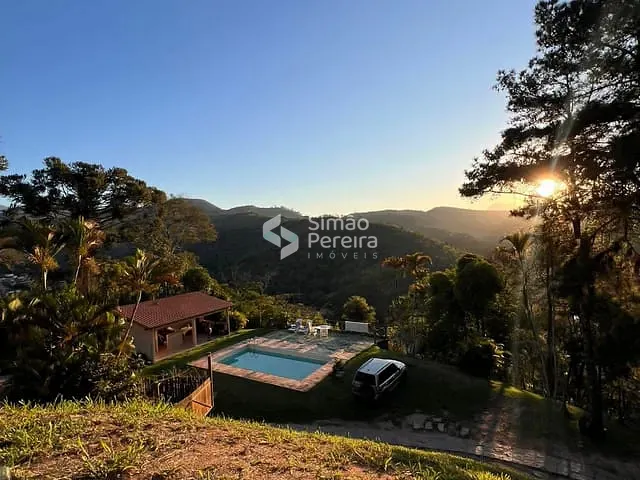 Sítio com 8000m² 5 quartos e 5 banheiros, à venda, no bairro Itaipava em Petrópolis