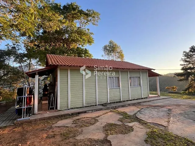 Sítio com 8000m² 5 quartos e 5 banheiros, à venda, no bairro Itaipava em Petrópolis