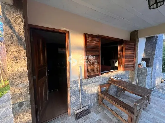 Sítio com 8000m² 5 quartos e 5 banheiros, à venda, no bairro Itaipava em Petrópolis