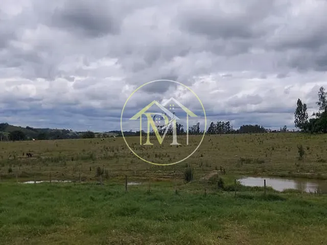 Sítio com 72600m² 3 quartos e 2 banheiros, à venda, no bairro Perímetro Urbano em Guareí