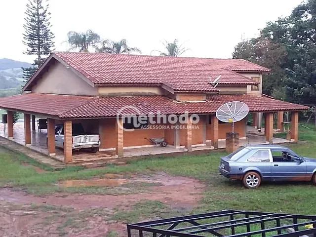 Sítio com 36000m² 3 quartos e 2 banheiros, à venda, no bairro Sítio da Serra em Tuiuti