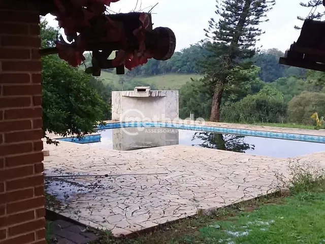 Sítio com 36000m² 3 quartos e 2 banheiros, à venda, no bairro Sítio da Serra em Tuiuti
