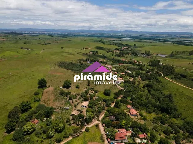 Sítio com 24000m² 2 quartos e 1 banheiro, à venda, no bairro Chácara Itamarati em Caçapava