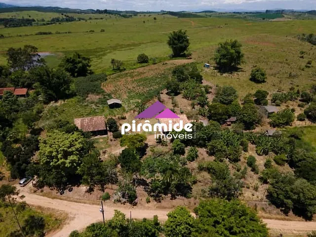 Sítio com 24000m² 2 quartos e 1 banheiro, à venda, no bairro Chácara Itamarati em Caçapava