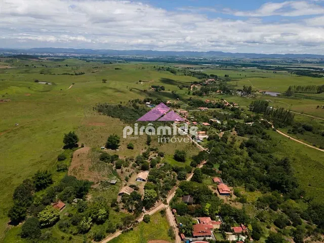 Sítio com 24000m² 2 quartos e 1 banheiro, à venda, no bairro Chácara Itamarati em Caçapava
