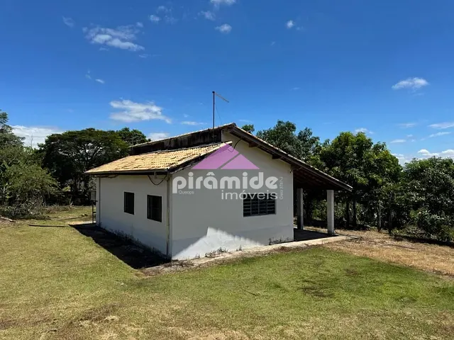 Sítio com 24000m² 2 quartos e 1 banheiro, à venda, no bairro Chácara Itamarati em Caçapava