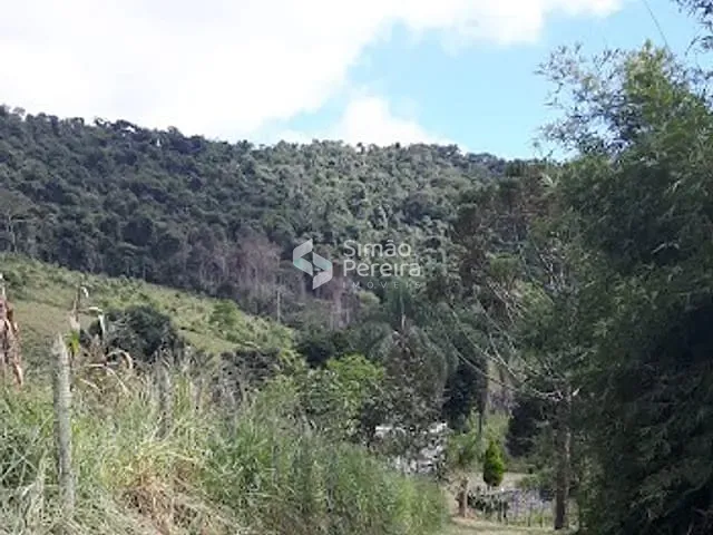 Sítio 3 quartos e 3 banheiros, à venda, no bairro Zona Rural em Lima Duarte