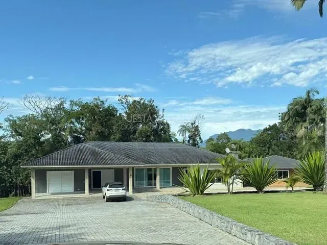 Sítio com 245m² 5 quartos e 6 banheiros, à venda, no bairro América de Cima em Morretes